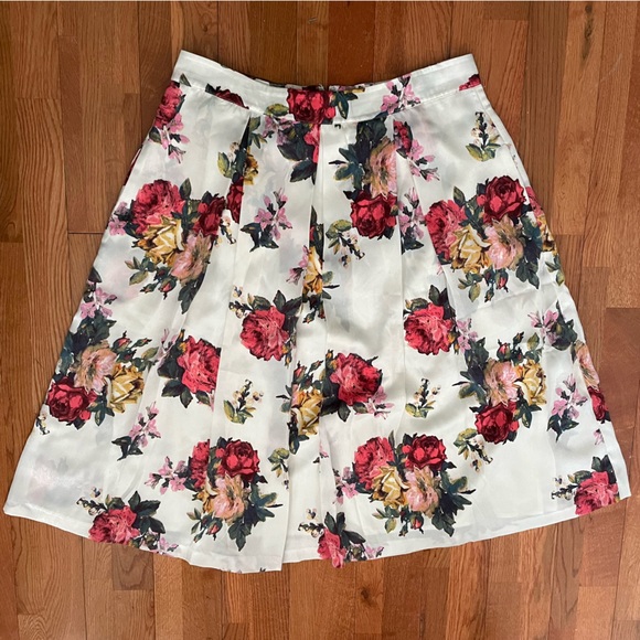Flowy floral pleated midi skirt petite - Picture 4 of 4